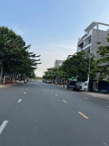 Bán nhà mặt tiền đường Phạm Văn Ngôn rộng 30m giá tốt 