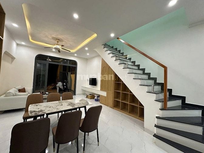 HOT HOT HOT nhà Quận 4 - Đường Vĩnh Hội - Gần công viên - 2,350 tỷ