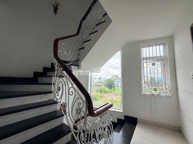 BÁN NHÀ BIỆT THỰ PHONG CÁCH TÂN CỔ ĐIỂN, MÁI NGÓI