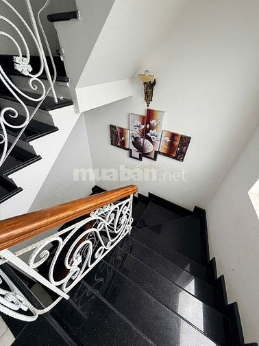 BÁN NHÀ BIỆT THỰ PHONG CÁCH TÂN CỔ ĐIỂN, MÁI NGÓI