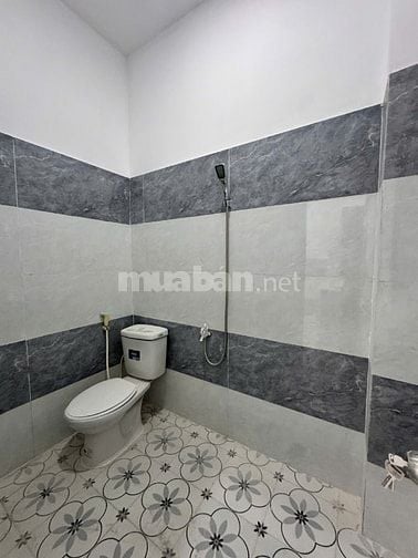 Nhà 1/đường Hoa Vàng, hơn 300triệu sở hữu nhà bên hông uỷ ban Mỹ Hạnh 
