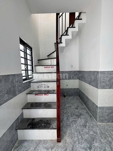 Nhà 1/đường Hoa Vàng, hơn 300triệu sở hữu nhà bên hông uỷ ban Mỹ Hạnh 
