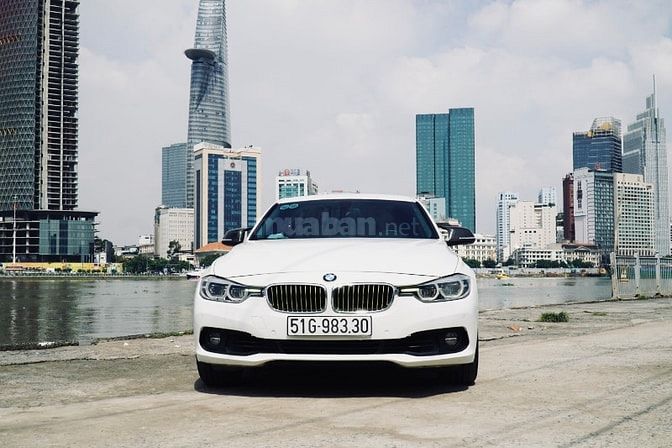 Chính chủ về quên nên cần bán Bmw320i dkld 07/2019