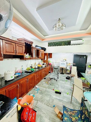 Bán nhà MT đường 3 KDC Bông Sao P5Q8.
