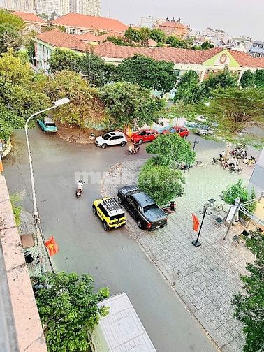 Bán nhà MT đường 3 KDC Bông Sao P5Q8.