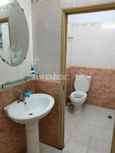 Cho thuê nguyên căn lầu 3 Nhà A85B S 63m2 Ng.Thần Hiến P18.Q4. 2PN ,1W