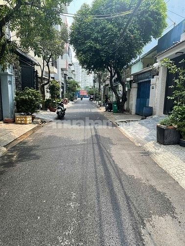 Bán nhà mặt tiền đường 16, phườngTân Phú, Quận 7, sát chợ Tân Mỹ, PMH
