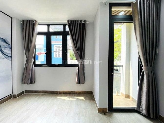 Đi nước ngoài cần bán nhà đường Lạc Long Quân Dt 55m2 giá 1ty650
