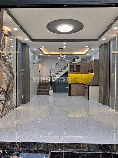 Đi nước ngoài cần bán nhà đường Lạc Long Quân Dt 55m2 giá 1ty650
