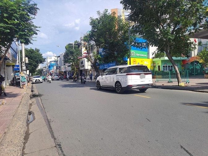 Diện tích rất đẹp: 8,5x17m. CN: 112m2. Mặt tiền 191 Bành Văn Trân - 4 