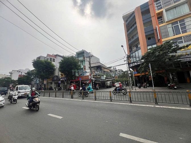 Cho thuê nhà Góc 2MT 561A Nguyễn Thị Thập, Phường Tân Phong, Quận 7, H