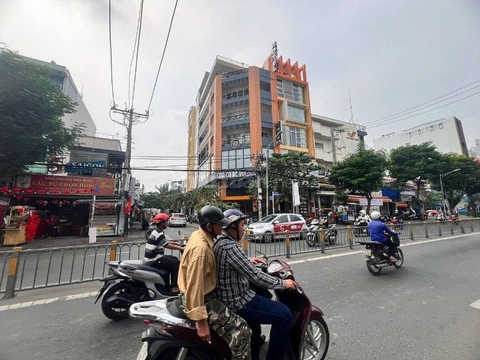 Cho thuê nhà Góc 2MT 561A Nguyễn Thị Thập, Phường Tân Phong, Quận 7, H