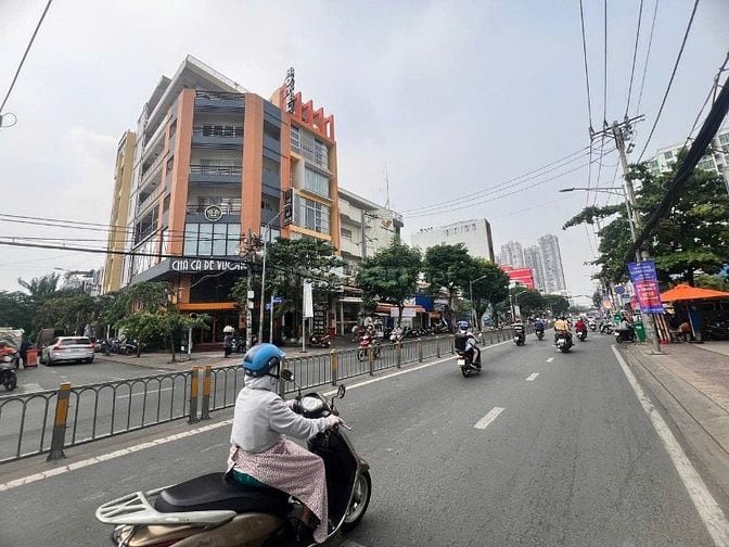 Cho thuê nhà Góc 2MT 561A Nguyễn Thị Thập, Phường Tân Phong, Quận 7, H