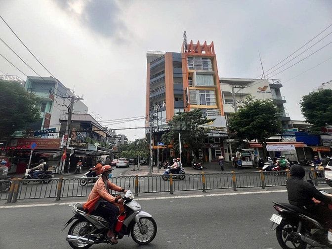 Cho thuê nhà Góc 2MT 561A Nguyễn Thị Thập, Phường Tân Phong, Quận 7, H