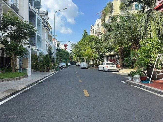 Biệt thự khu biệt lập, 357a/3 Nguyễn Trọng Tuyển, DT 9x15m - 4 tầng