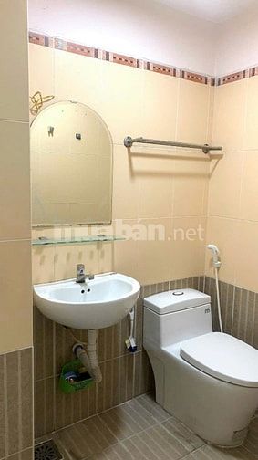Bán nhanh 39/26 nguyễn hồng đào, hẻm xe hơi. 3 tầng, 7tỷ380
