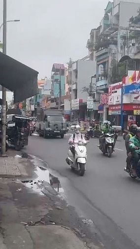 Mặt Tiền Kinh Doanh – đường Lạc Long Quân. Ngay chợ vải Tân Bình. 