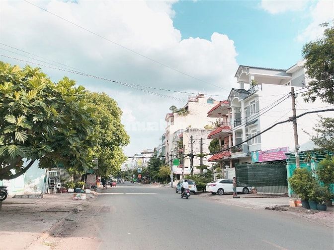 BÁN GẤP NHÀ HẺM XE HƠI 8M – Âu Cơ ngay vòng xoay Lê Đại Hành.