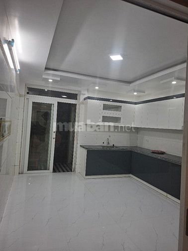 Cho thuê nhà 4 tầng mặt đường Nguyễn Bỉnh Khiêm