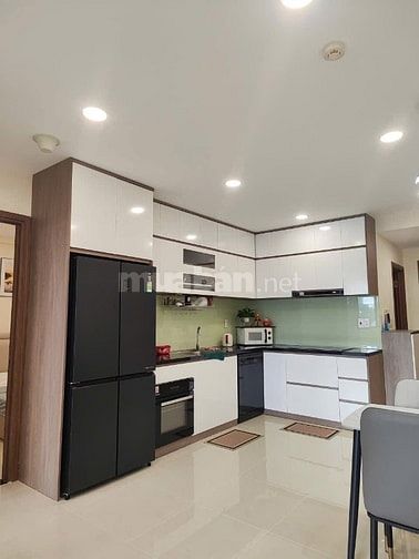 . VIEW HỒ BƠI , GẦN SĂN BAY , 2ty160 /48M/2PN _ SỔ SẴN_ XEM LÀ THÍCH  