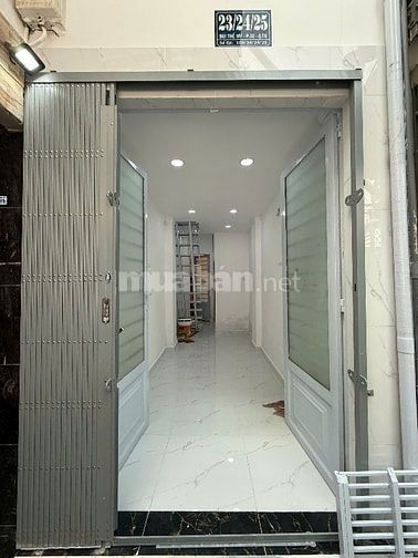 Cho thuê nhà nhỏ xinh hai mặt tiền (trước+sau) 3 tầng. 2pn. 5.5 triệu
