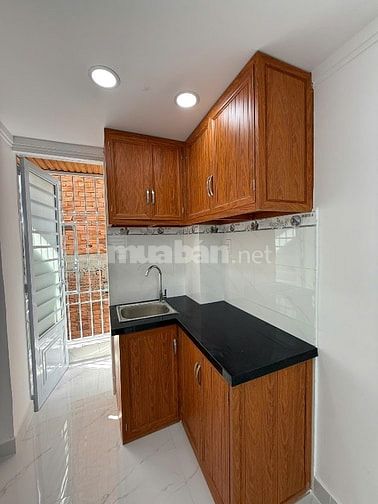 Cho thuê nhà nhỏ xinh hai mặt tiền (trước+sau) 3 tầng. 2pn. 5.5 triệu