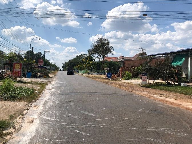 BÁN LỖ 500M2(10X50) SHR, DƯỜNG 32M ĐỐI DIỆN CHỢ, DÂN ĐÔNG GIÁ 730TR