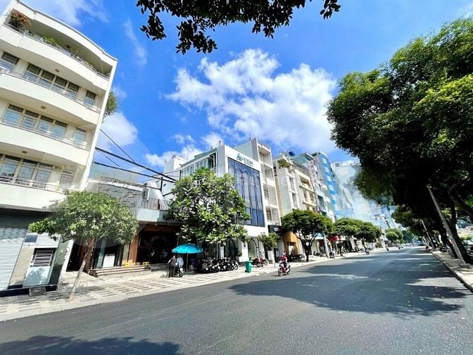 - DUY NHẤT- Mặt tiền Hai Bà Trưng (đối diện công viên Lê Văn Tám)