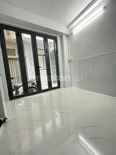 (🌹hh 40tr) Nhà 2 lầu ngay ngã tư Lạc Long Quân Âu Cơ