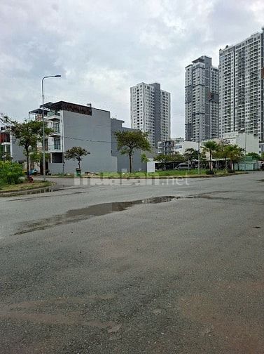 Bán lô đất nền 90m2 giá 2tỷ590 triệu đường Đào Trí, gần Q7 Riverside