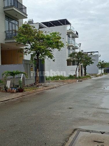 Bán lô đất nền 90m2 giá 2tỷ590 triệu đường Đào Trí, gần Q7 Riverside