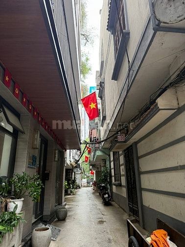 BAN NHÀ 4T TẠI NGÕ HOÀNG HOA THÁM - NGỌC HÀ DT45M MT 4m x4 T 11,68ty.