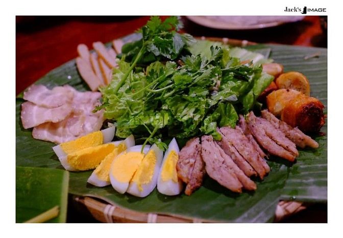 TUYỂN PHỤC VỤ NHÀ HÀNG Ở QUẬN 3