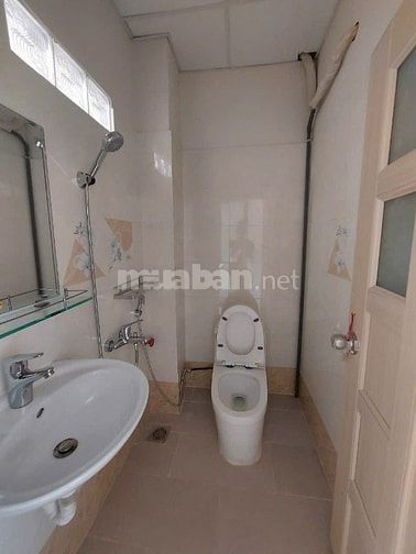 Cần bán nhà MT Lê Thi Bạch Cát