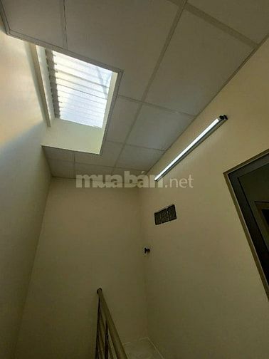 Cần bán nhà MT Lê Thi Bạch Cát