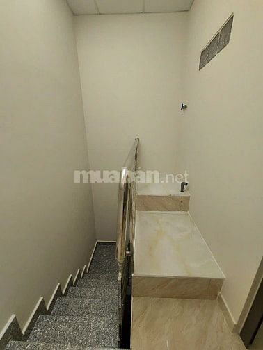 Cần bán nhà MT Lê Thi Bạch Cát