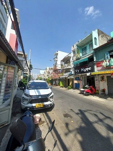 Cần bán nhà MT Lê Thi Bạch Cát