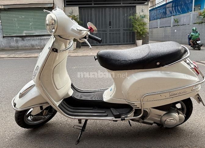 Cần bán xe vespa màu trắng, cavet chính chủ, nữ chạy