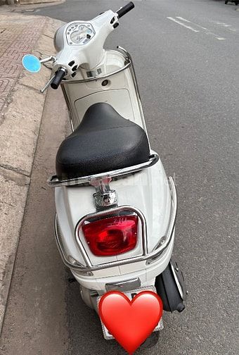 Cần bán xe vespa màu trắng, cavet chính chủ, nữ chạy