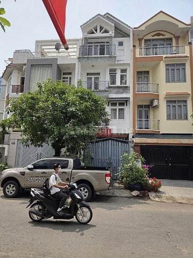 Giá Tốt !  BIỆT THỰ MẶT TIỀN KDC HIMLAM,  QUẬN 7. Giá 21,5 TỶ