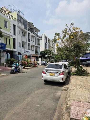 Giá Tốt !  BIỆT THỰ MẶT TIỀN KDC HIMLAM,  QUẬN 7. Giá 21,5 TỶ