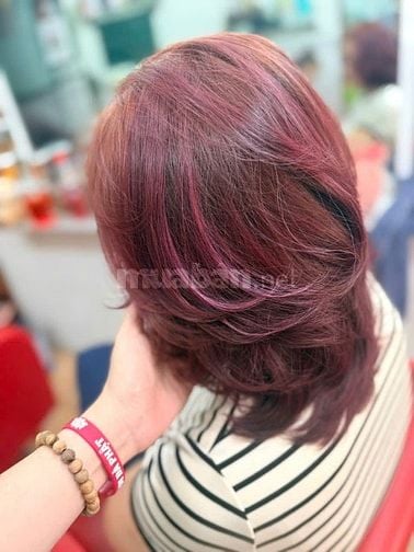Salon Trâm Nguyễn Cần gấp 2 thợ phụ gội đầu, làm nail