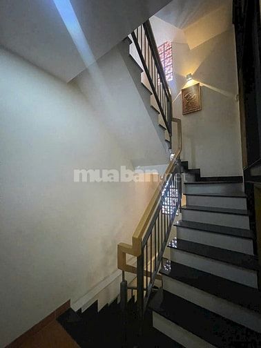 Biệt Thự - Thang Máy - Ngang 8m x 12m - Giáp Quận 1 - Chỉ: 17,X Tỷ
