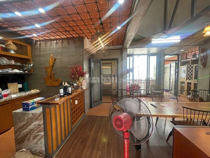 Biệt Thự - Thang Máy - Ngang 8m x 12m - Giáp Quận 1 - Chỉ: 17,X Tỷ