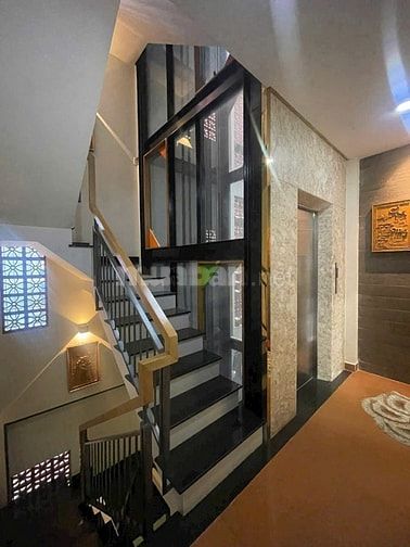 Biệt Thự - Thang Máy - Ngang 8m x 12m - Giáp Quận 1 - Chỉ: 17,X Tỷ