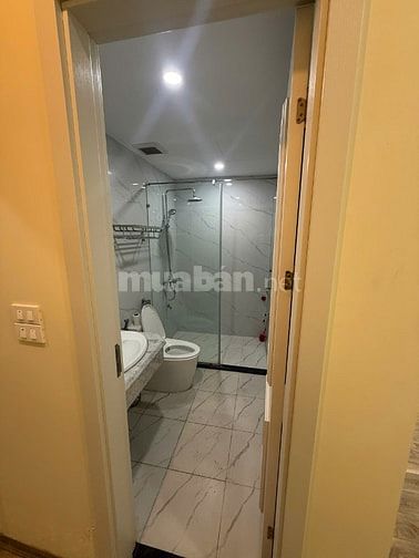 Cho thuê mặt bằng phố Nguyễn Văn Lộc, DT 200m2. Có thang máy, giá 26tr