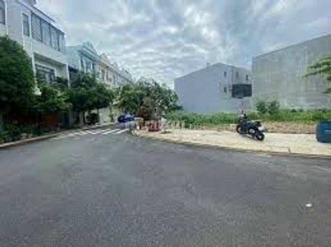 CHÍNH CHỦ GỬI BÁN 1500M² MẶT TIỀN ĐƯỜNG NHỰA  32M GẦN CHỢ, UBND KCN