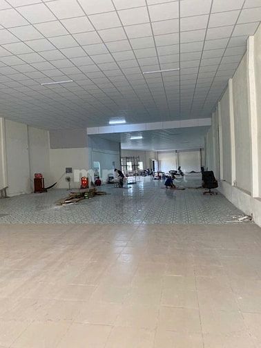 Cho thuê xưởng gần chợ Hóc Môn dt 1000m
