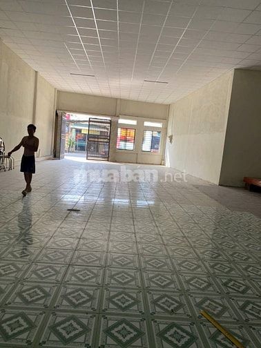 Cho thuê xưởng gần chợ Hóc Môn dt 1000m