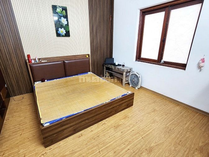 Cho thuê nhà mặt phố Nguyễn Trãi 60m2 x 4T, giá 28tr, đẹp nhất khu vực